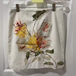 White House Black Market women’s size 2 skirt, embroidered floral.  Good cond